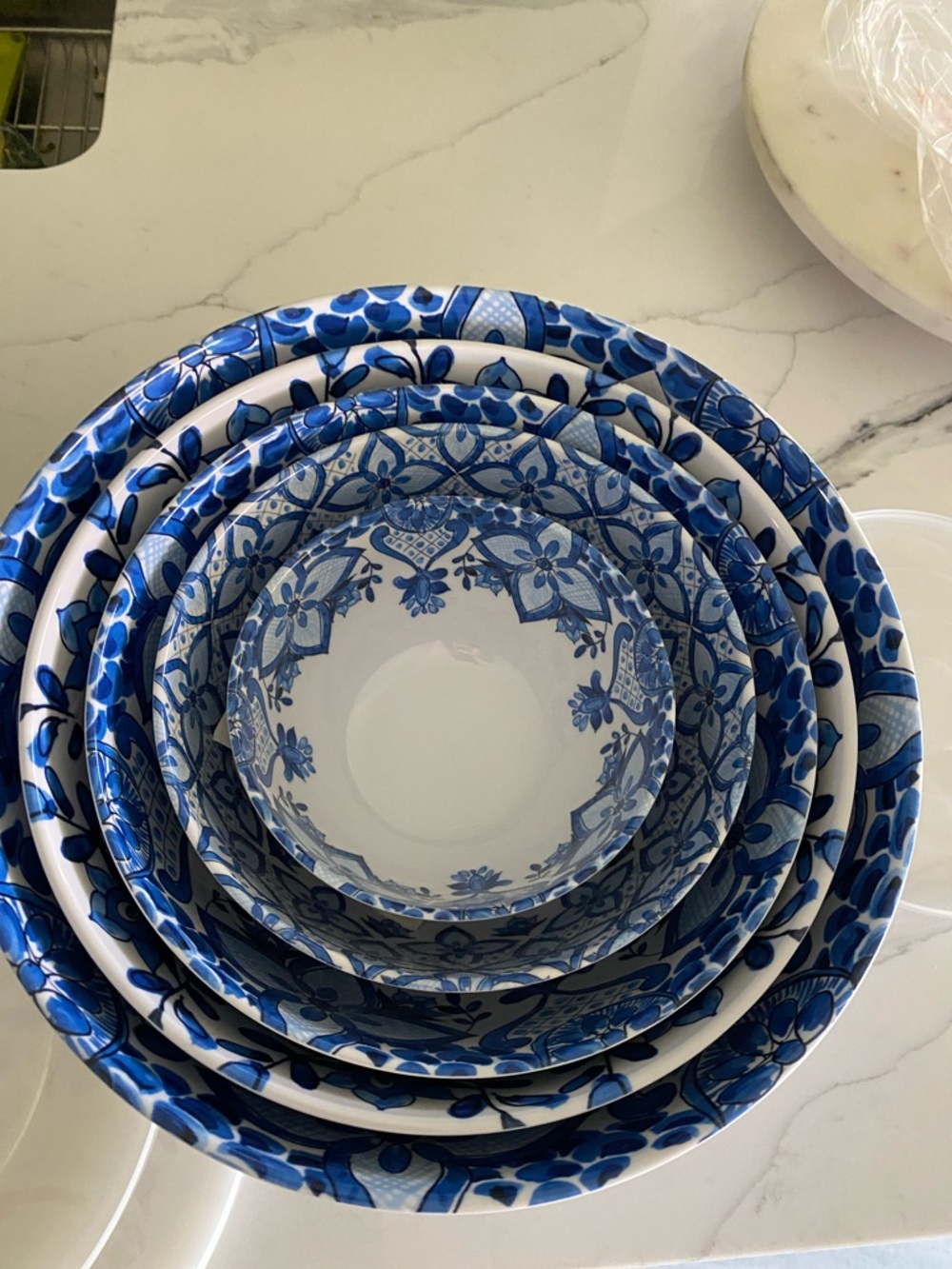 Member's Mark French Country Blue Floral Melamine Bowl Set with Lids - Picture 9 of 14